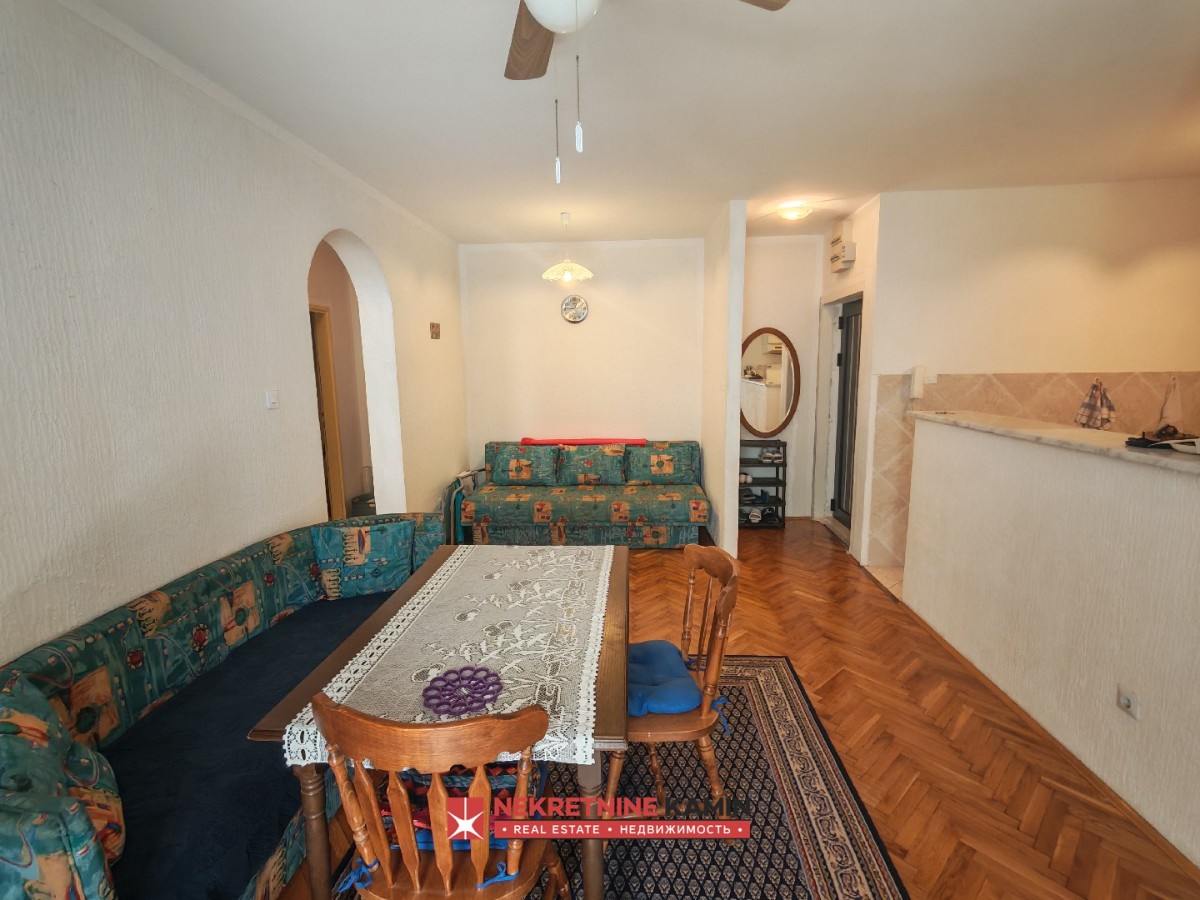 Two bedroom apartment couple of minutes from the sea, Budva